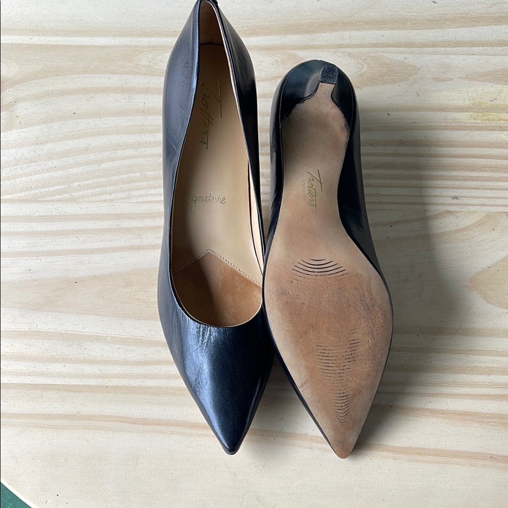 Trotters Black Heels Classic Pointed-Toe Pumps - Picture 8 of 16